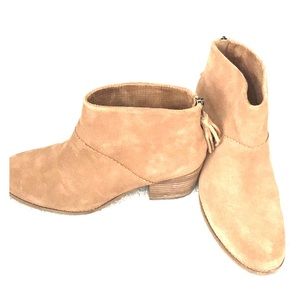 Toms “Leila” back zip bootie
